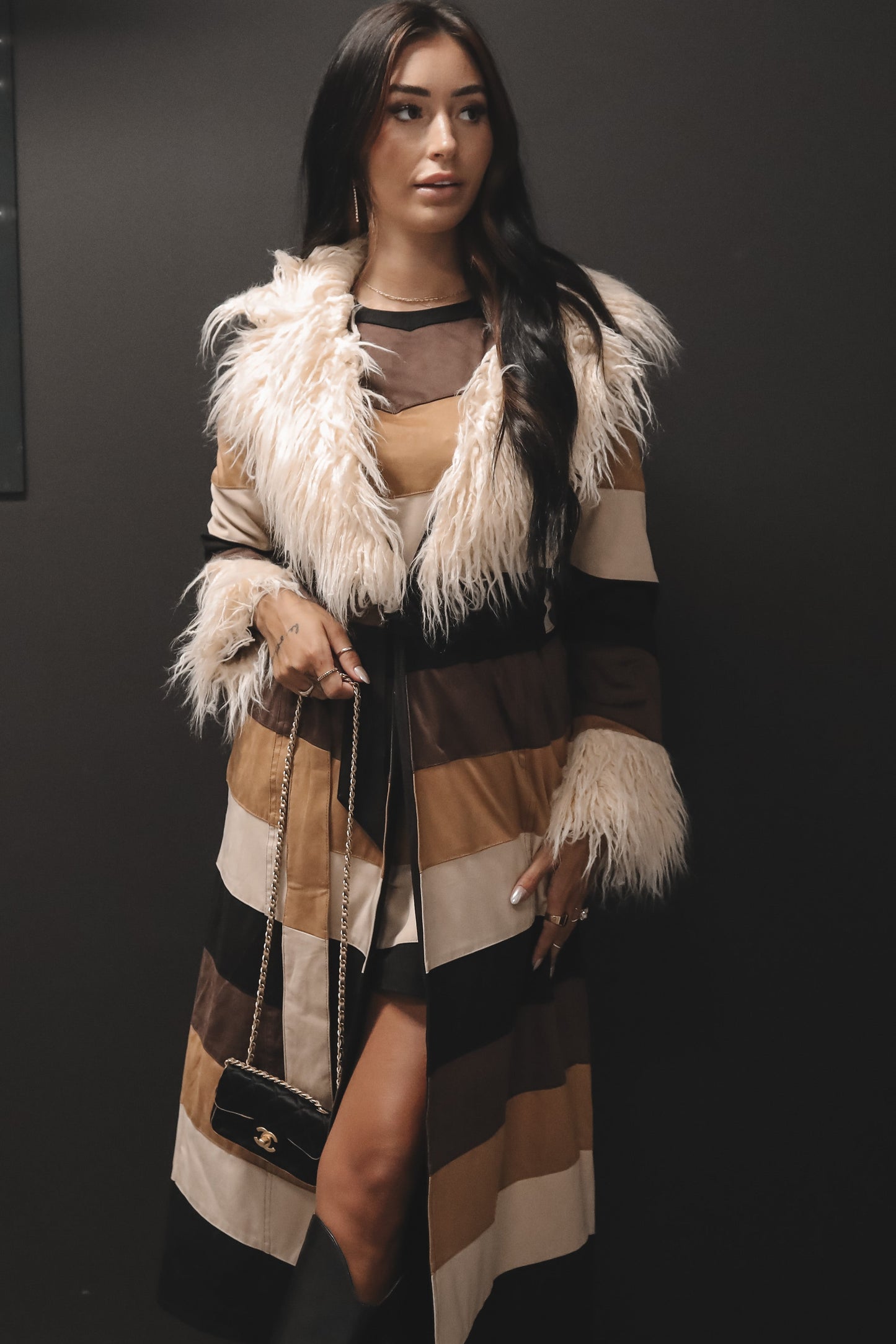 Manteau Long Chevron à Fausse Fourrure – SHOW ME YOUR MUMU
