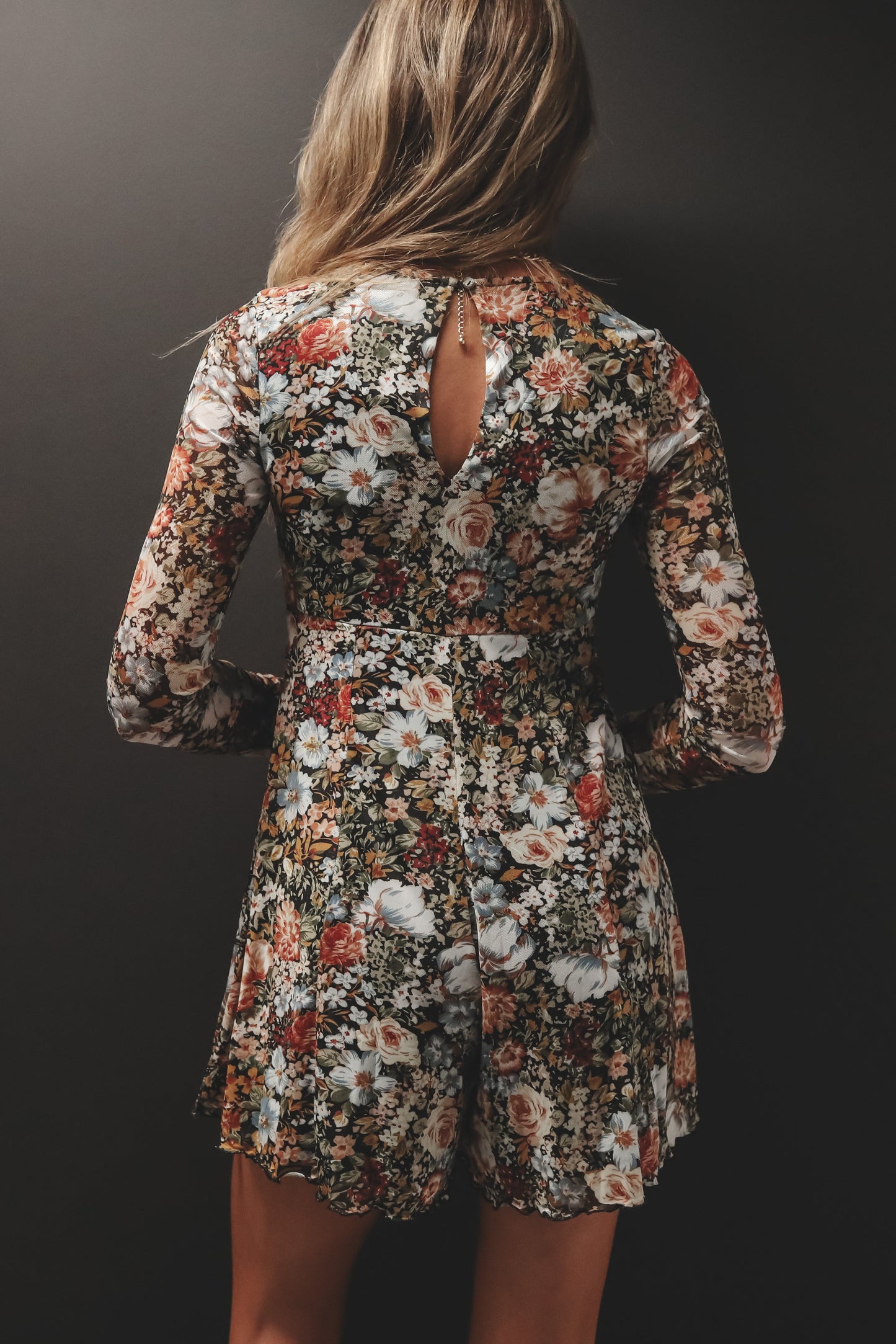 Combishort Fluide Fleuri Manches Longues – Décolleté V