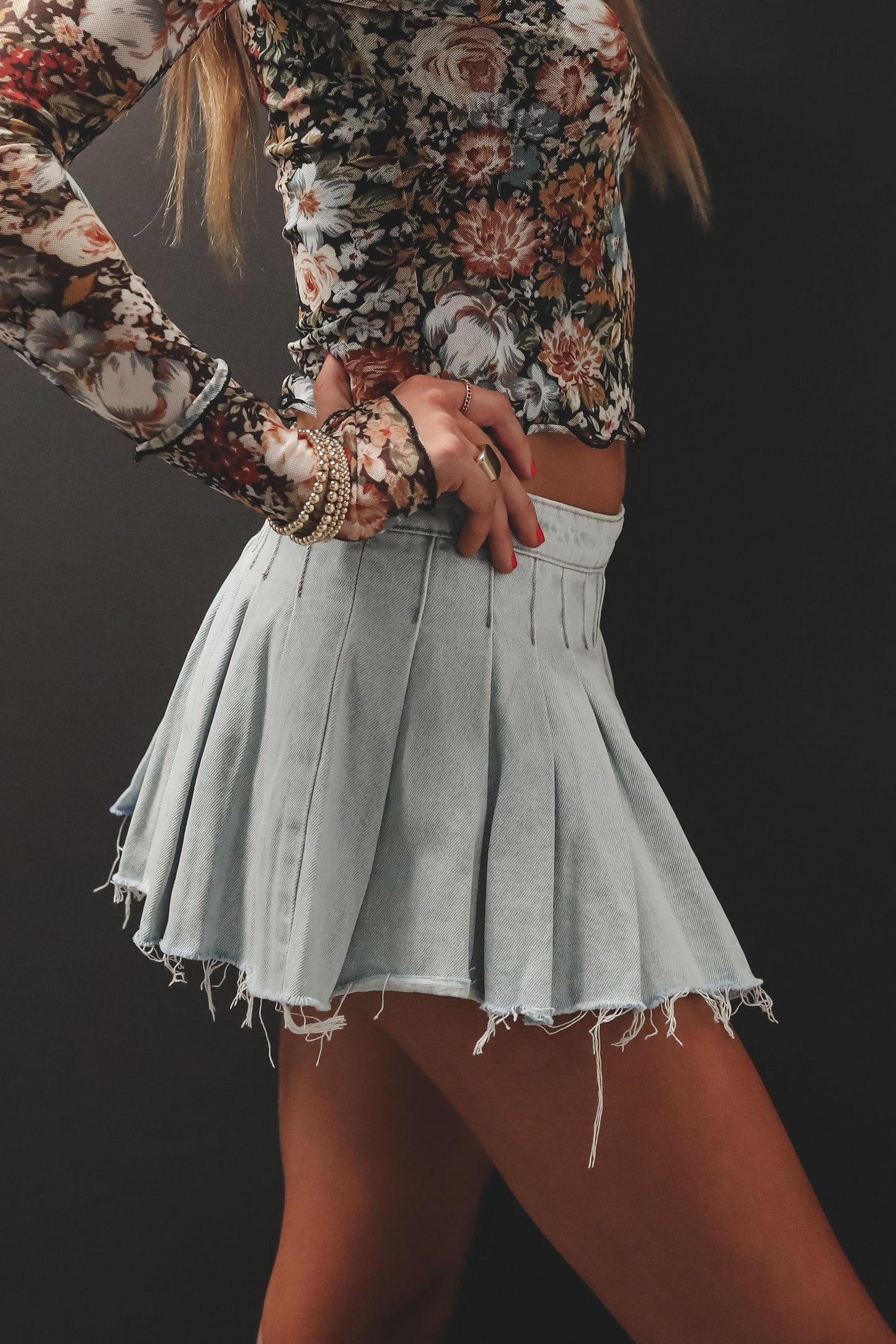 Mini-Jupe Plissée Taille Basse en Jean Clair