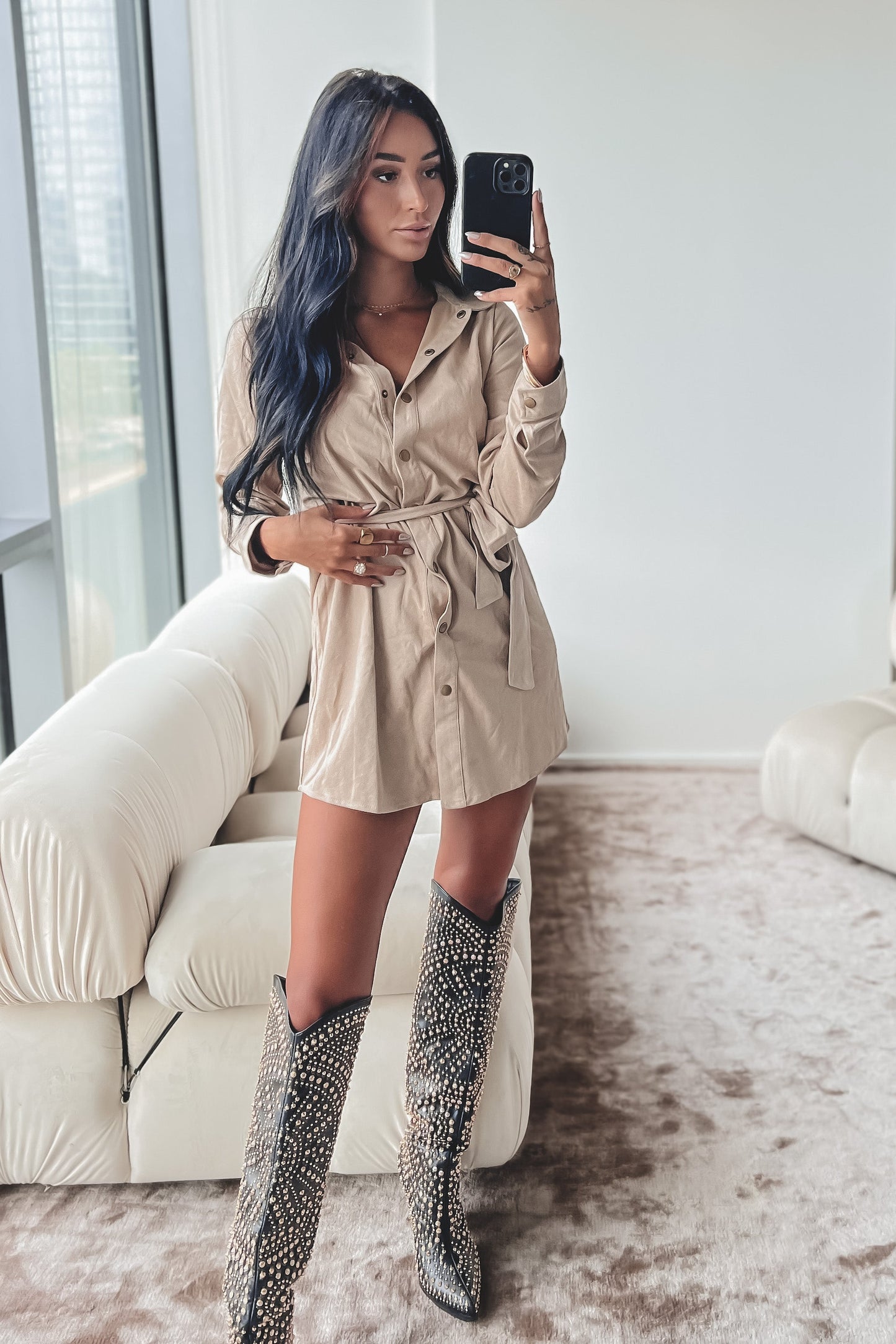 Robe Chemise Taupe Manches Longues – Automne Parfait